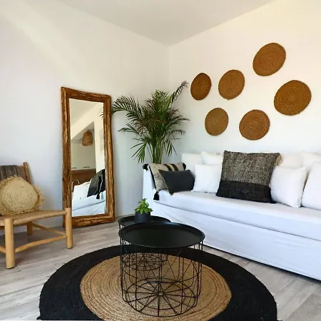 Thalia With Hot Tub And Sea View 公寓