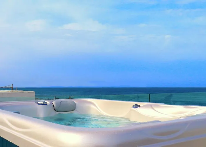 Thalia With Hot Tub And Sea View Apartamento *